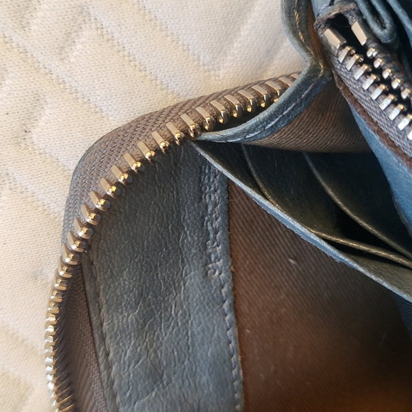 Chloe Blue and Gold Emblem Long Wallet - Picture 6 of 14